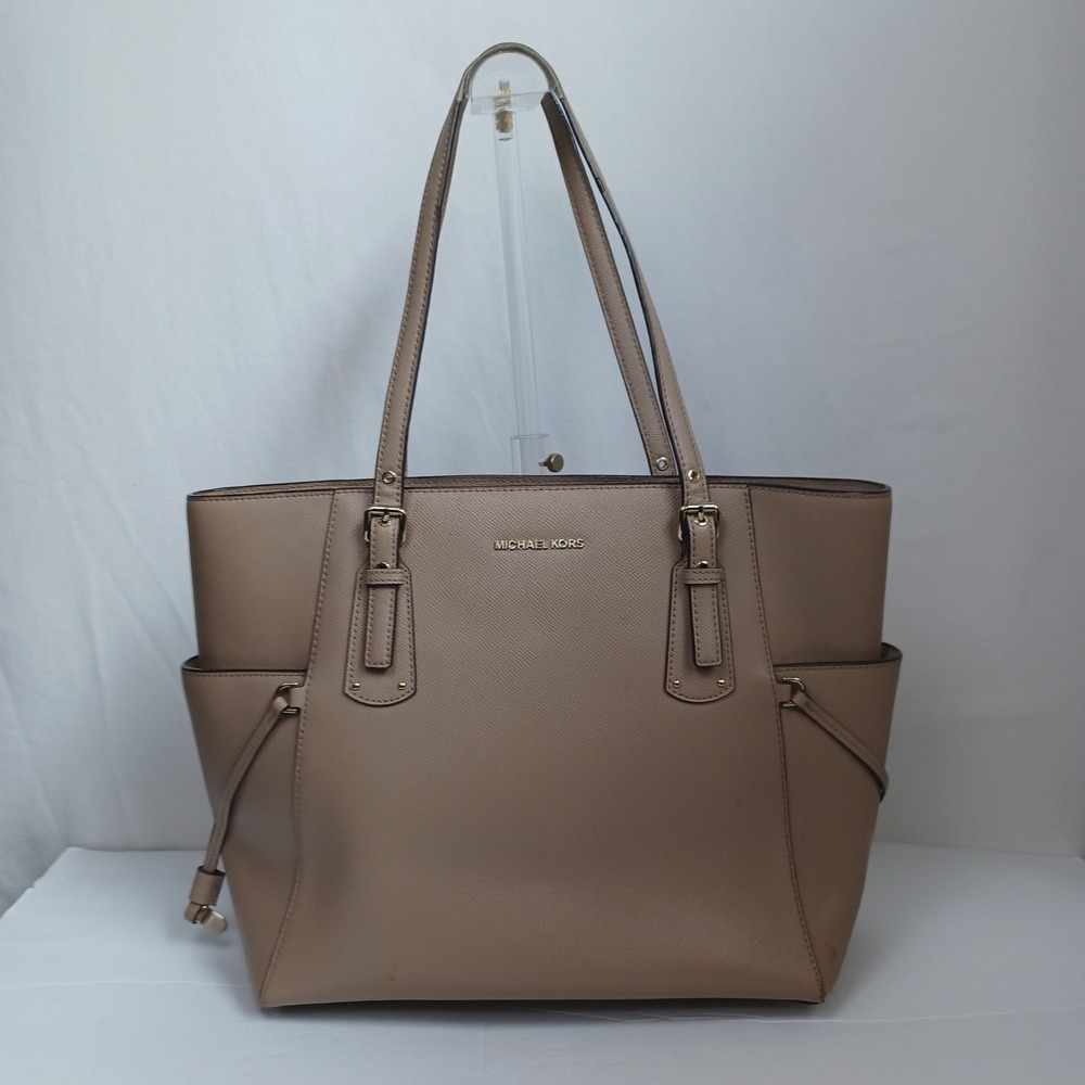 Michael Kors Voyager East West Tote Bag Taupe Saffiano Leather Gold Hardware - Picture 15 of 16